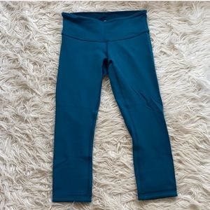 Lululemon Reversible Teal Crop Leggings - SZ 6